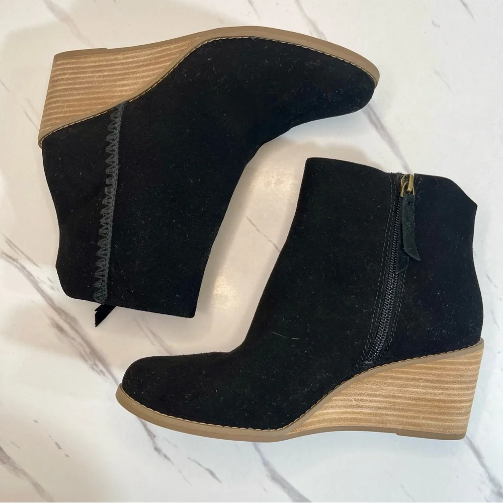 TOMS Joanna Black Leather Wedge Ankle Boots- Women's Size 7.5